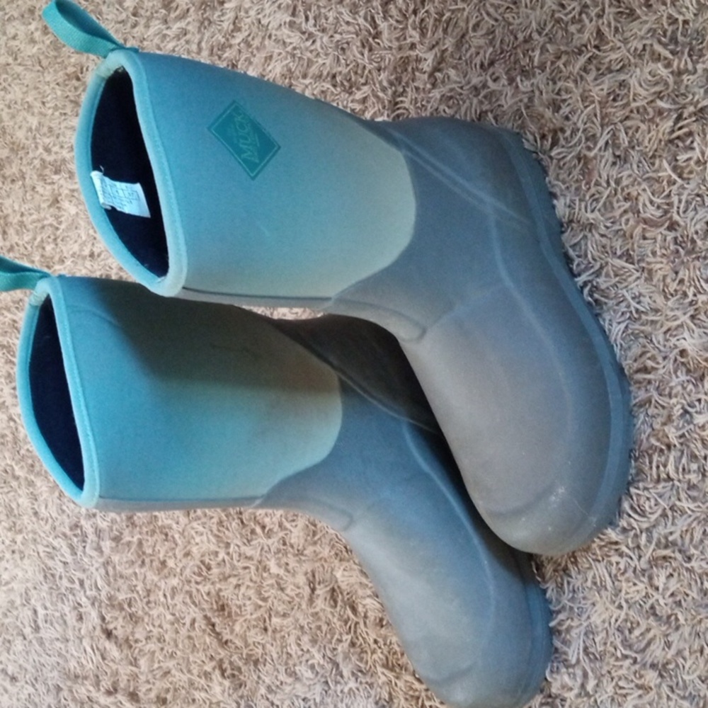 Muck snow boots